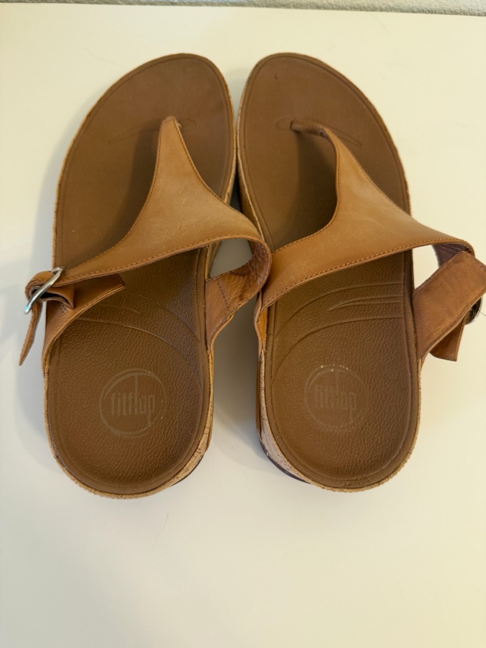 Fitflop LuLu adjustable leather toe post Sandals for Women. Size 9